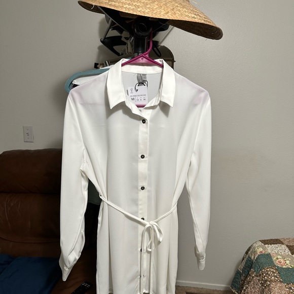 New with Tags. Blouse Polyester Medium Long Sleeve with Collar. US size 6 (M) - Picture 5 of 13